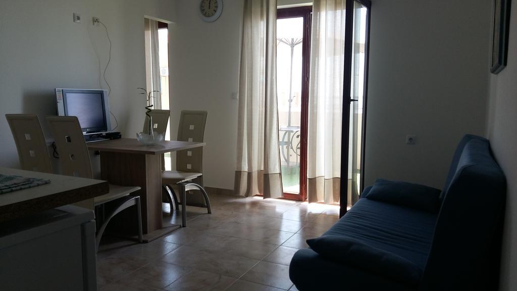 Morska Vila Apartment Vir Exterior photo